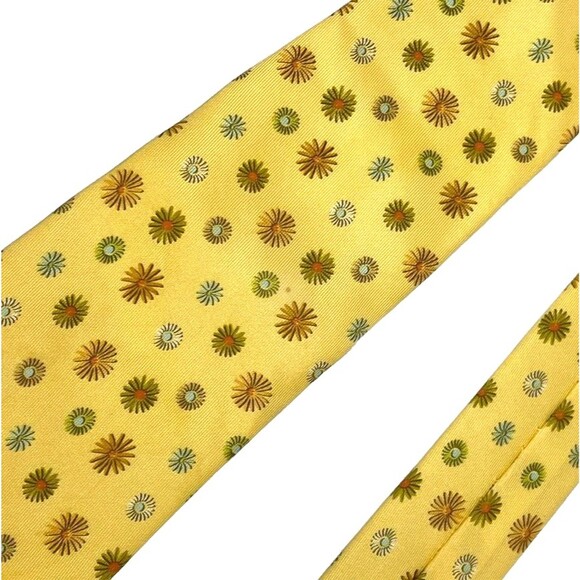 Salvatore Ferragamo Made in Italy 100% Silk Necktie Flowers on Yellow Gold B2 - Picture 5 of 5